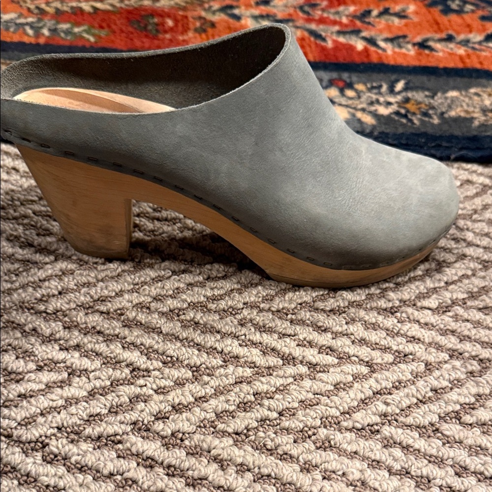 Bryr Women's Soft Gray Mules - Picture 2 of 4